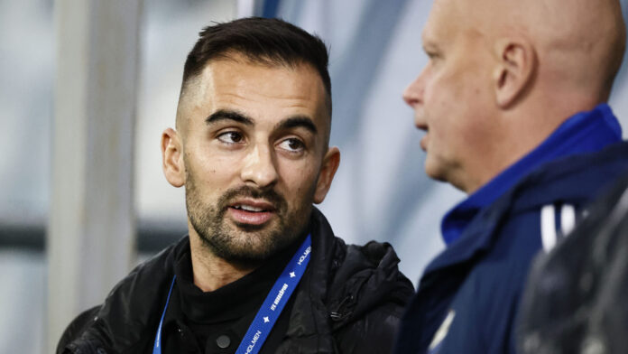 Christopher Telo discussing football strategy during an IFK Norrköping matchday.