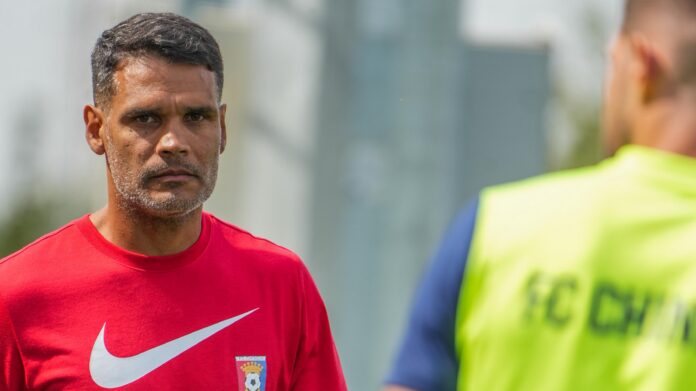 Cristian Toncheff during a training session at Chindia Târgoviște as Technical Director of the Romanian club