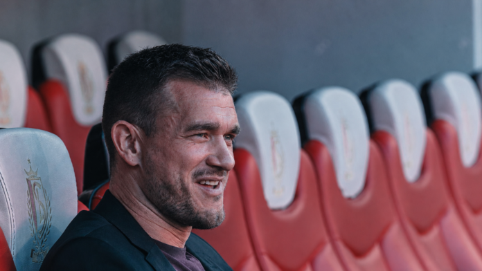 Benjamin Ehresmann seated in a football dugout, reflecting modern football leadership and club strategy.