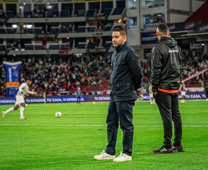 Andrés Felipe Altamar on the pitch during a professional football match at Barcelona SC