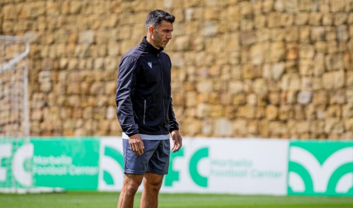 Pedro Castro coaching on the training pitch, reflecting football development and tactical leadership.