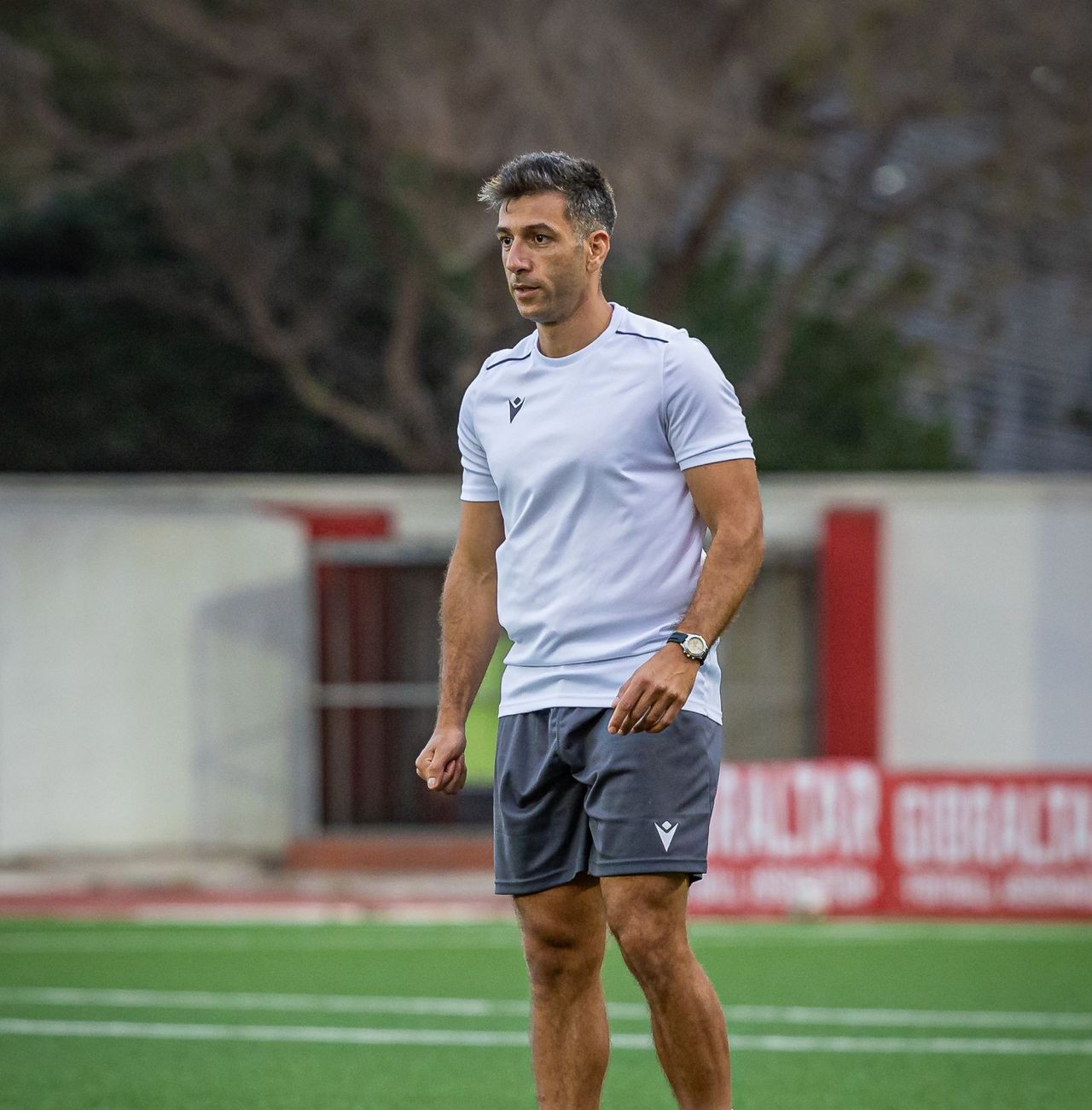 Pedro Castro on the training pitch during a coaching session focused on player development.