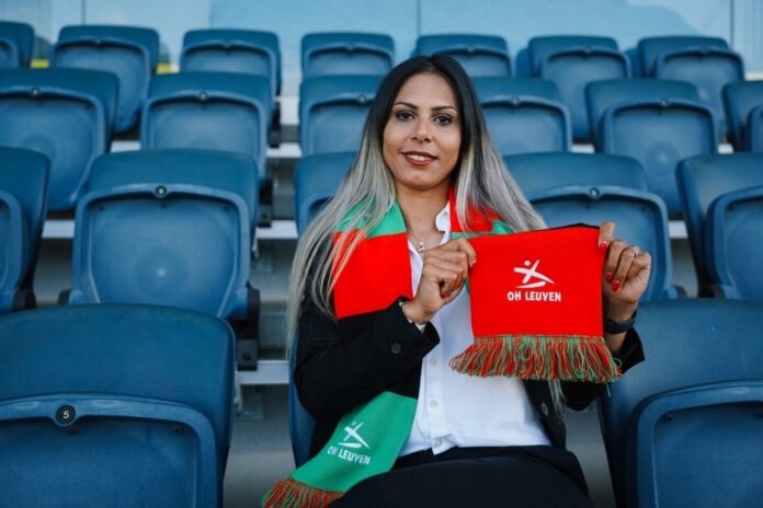 Ster Habibzadeh, OH Leuven head coach and women’s football leader, seated in the stadium.
