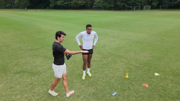 Mathias Lukauskis working with a footballer on speed, biomechanics and movement efficiency during an on-field training session.