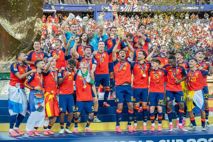 Spain players celebrate with the World Cup trophy, reflecting the global stage behind football’s most iconic marketing campaigns.