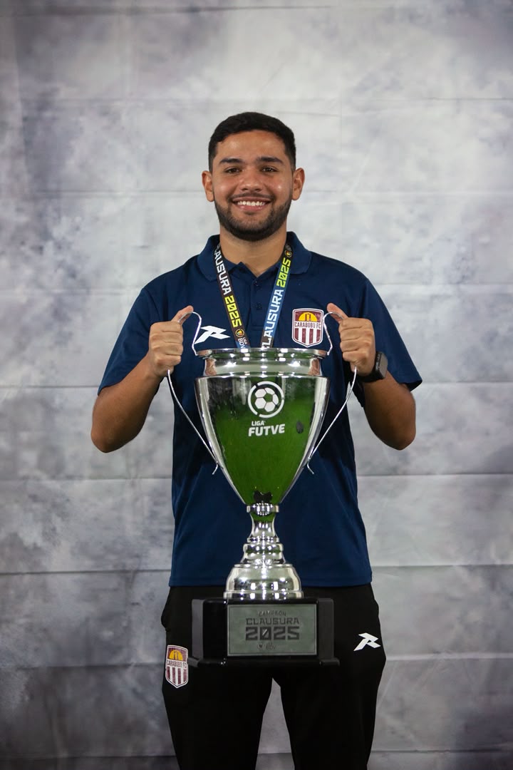 Javier Semeler of Carabobo FC holding the 2025 Liga FUTVE Clausura trophy.