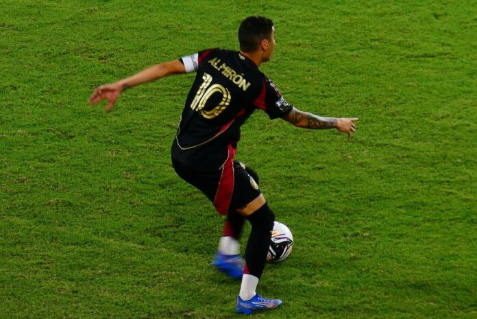 Miguel Almirón in action for Atlanta United, illustrating player movement and transfer rules in Major League Soccer.